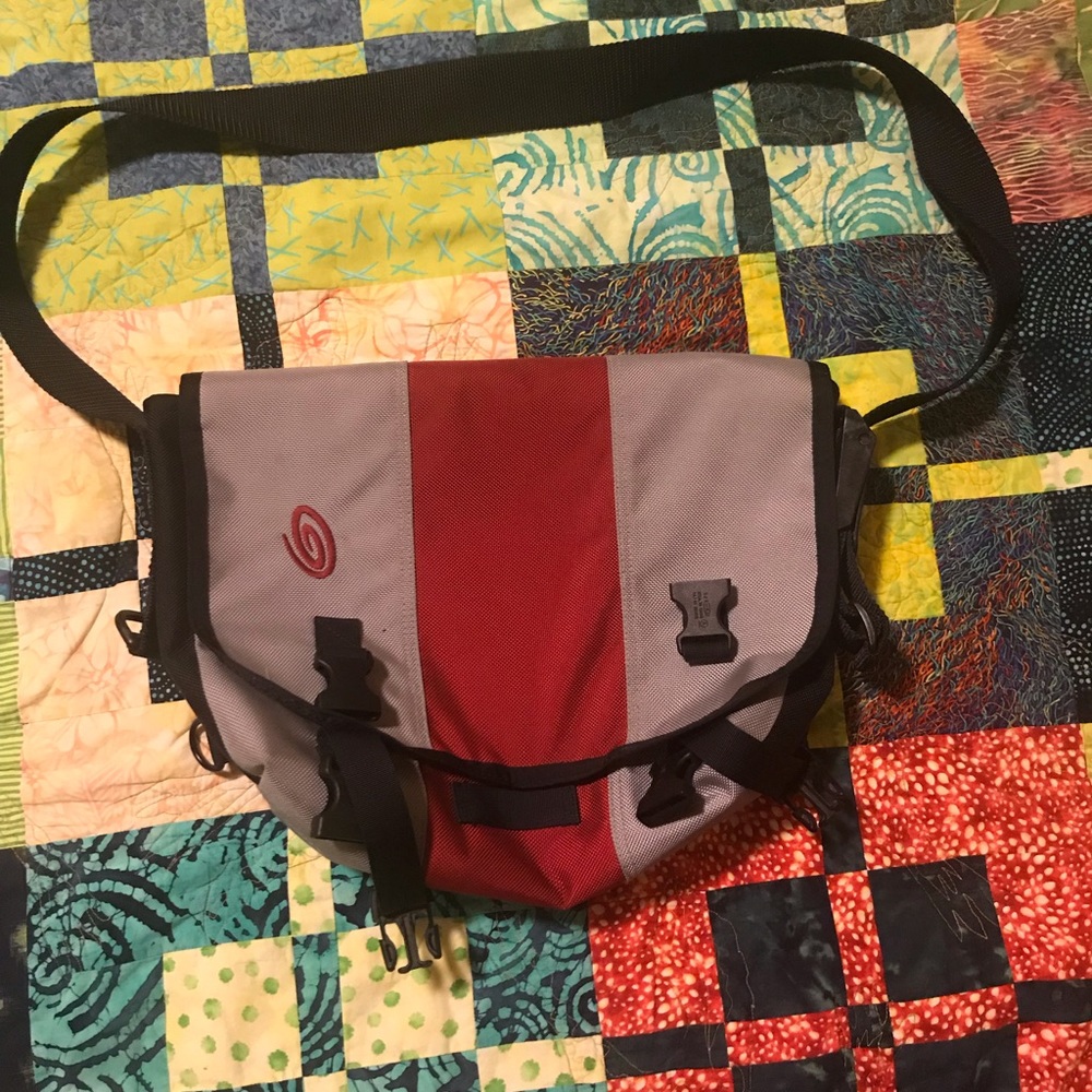 GUC Small Timbuk2 Classic Messenger Bag